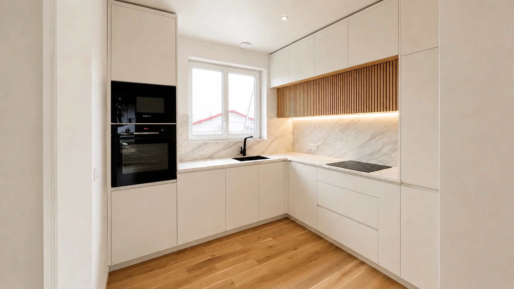 Cuisine sur mesure blanche et bois